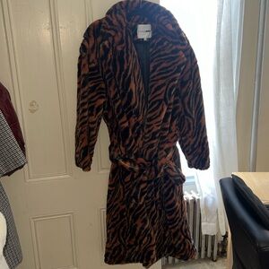 Beautiful, plush tiger print coat